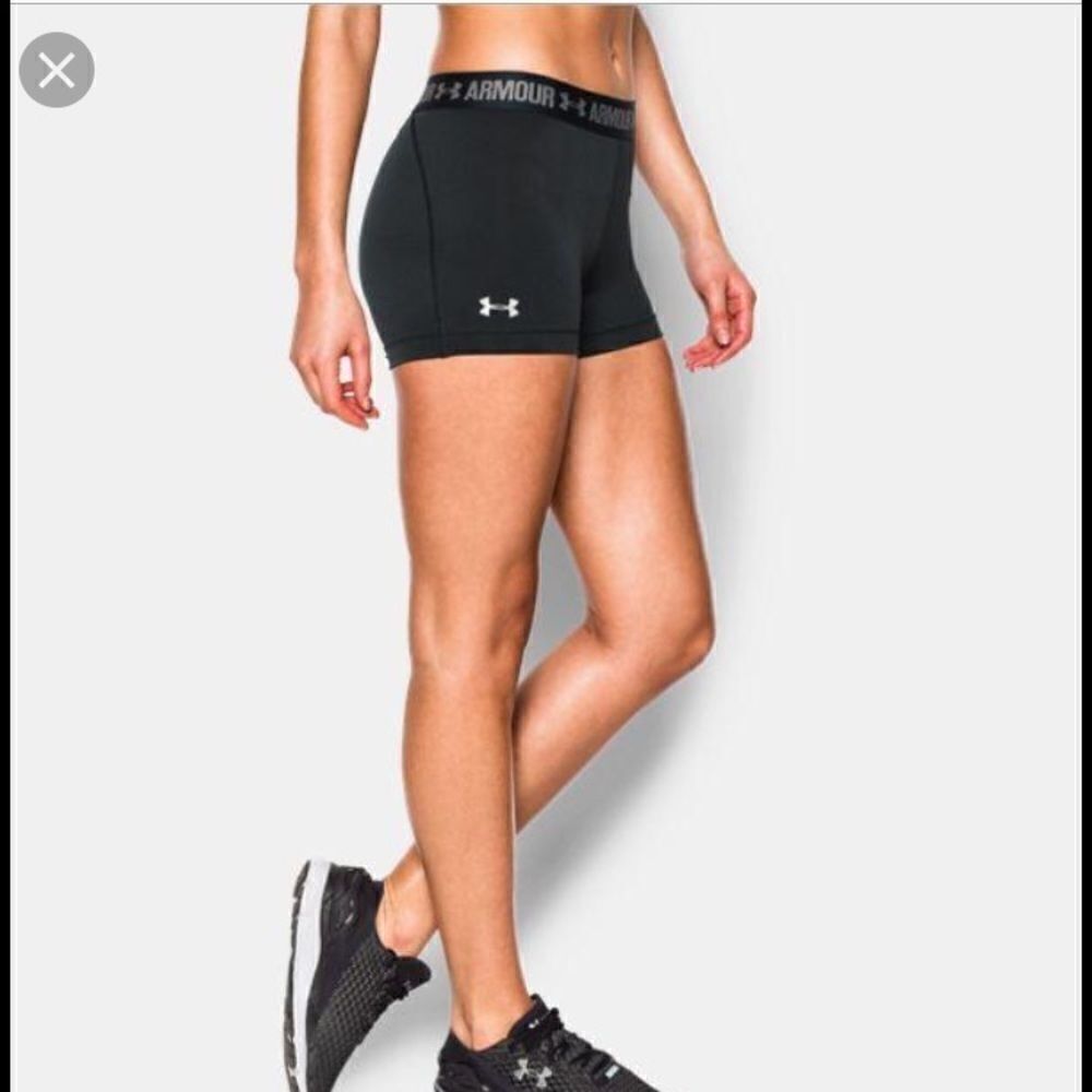 𝅺UNDER ARMOUR COMPRESSION SHORTS🌟